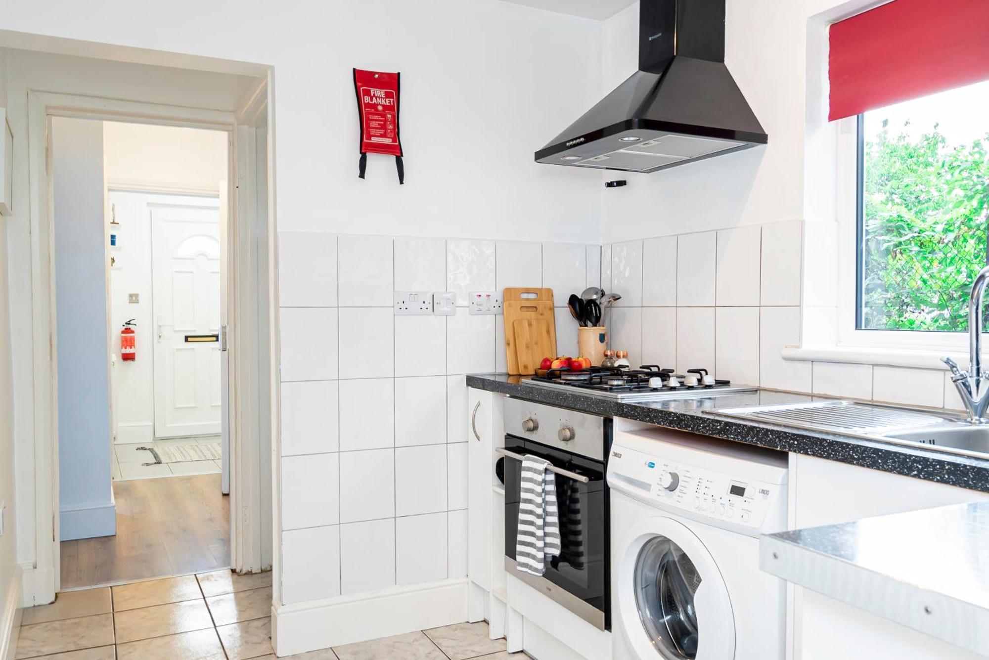 Charming 2-bedroom Flat With A Garden And Free Parking At Abingdon Apartment